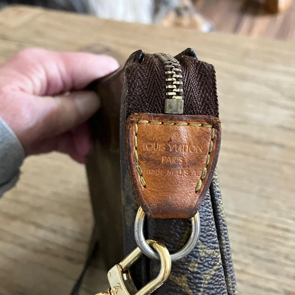 Louis Vuitton Monogram Pochette. - Picture 5 of 8
